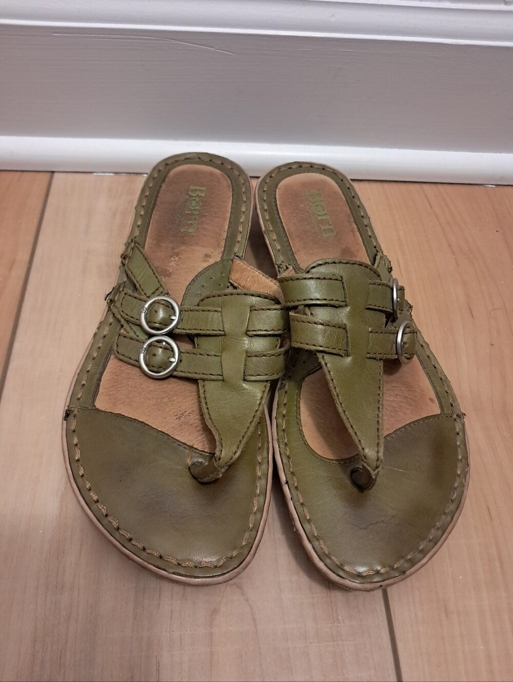 Born Sandals Women's 7 Antoinette Avocado Green Leather Thongs Comfort Summer